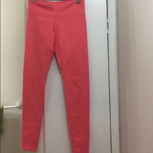 ALO Yoga Pants - Women’s Alo yoga airbrush leggings guava small